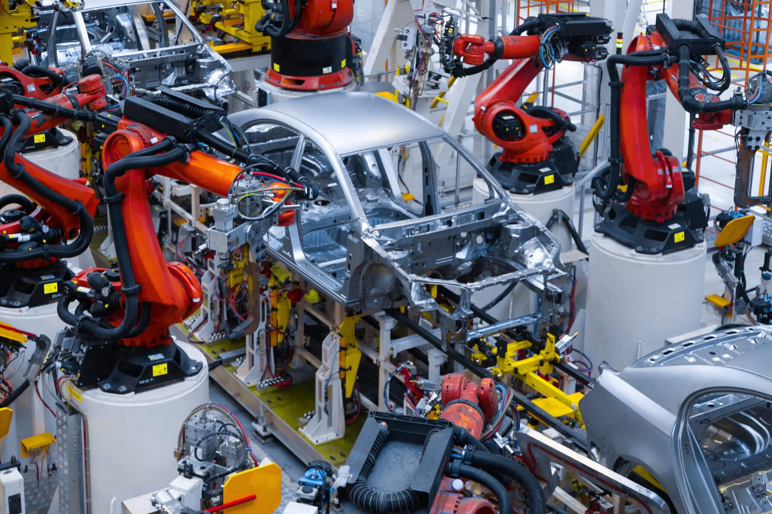 assembly-line-production-new-car-automated-welding-car-body-production-line-robotic-arm-car-production-line-is-working-1-scaled (1)